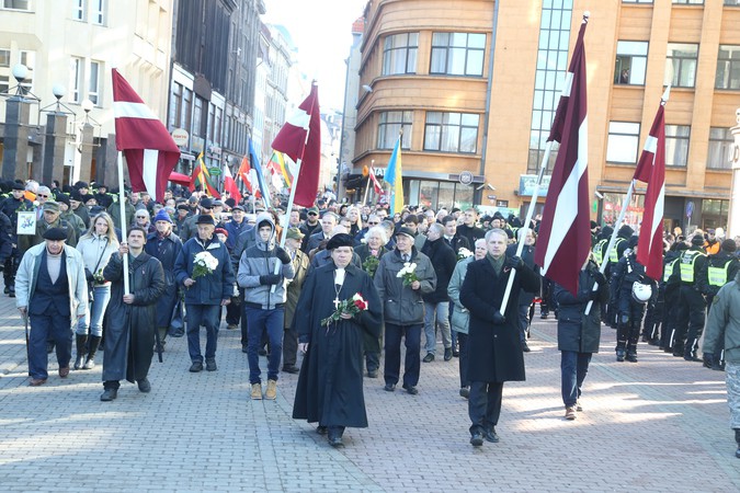 В Риге в шествии памяти латышских легионеров Waffen SS приняло участие 2 тысячи человек